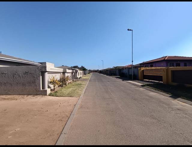 3 BEDROOM HOUSE FOR SALE IN CLOVERDENE